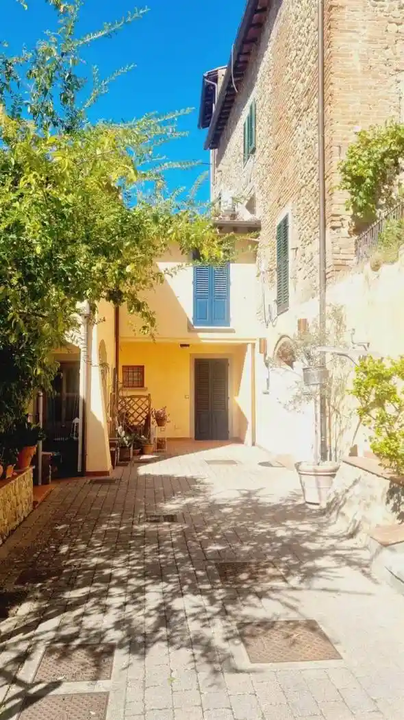 Appartamento in vendita a Capraia e Limite