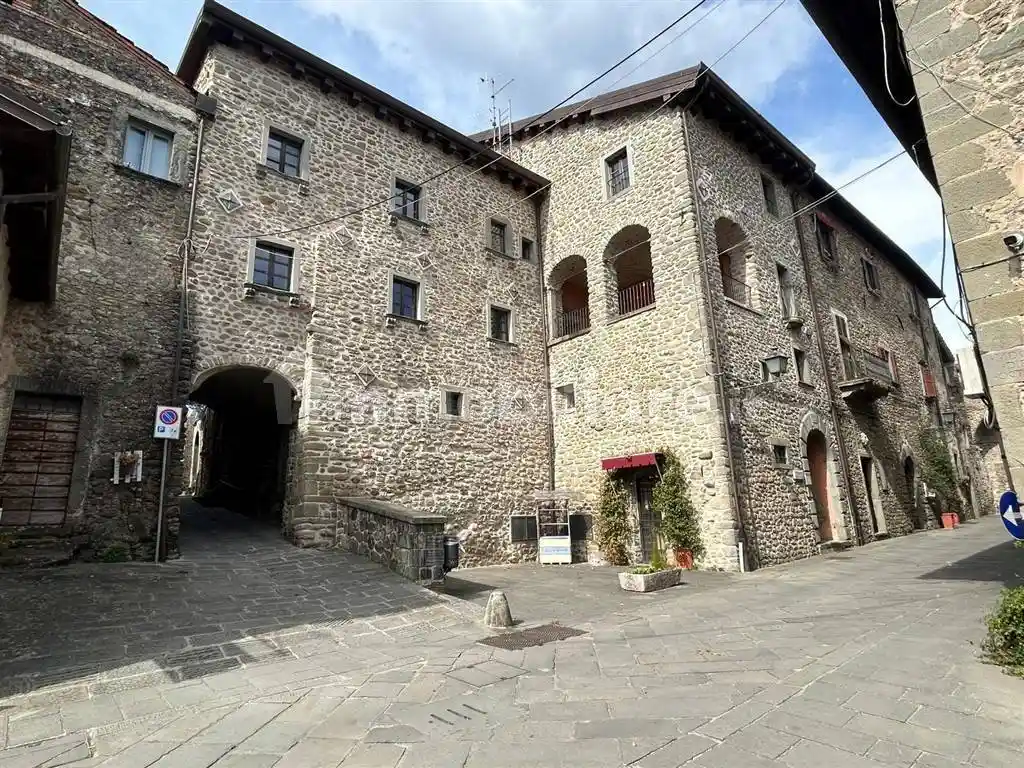 Palazzo - Edificio in vendita a Villafranca in Lunigiana