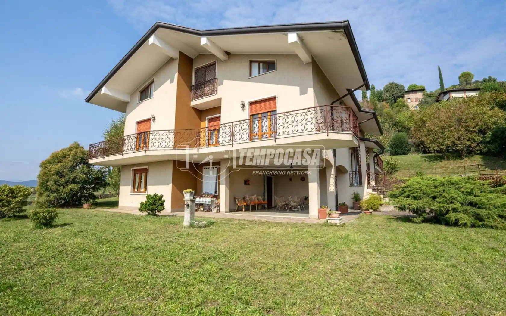Villa in vendita a Carobbio degli Angeli