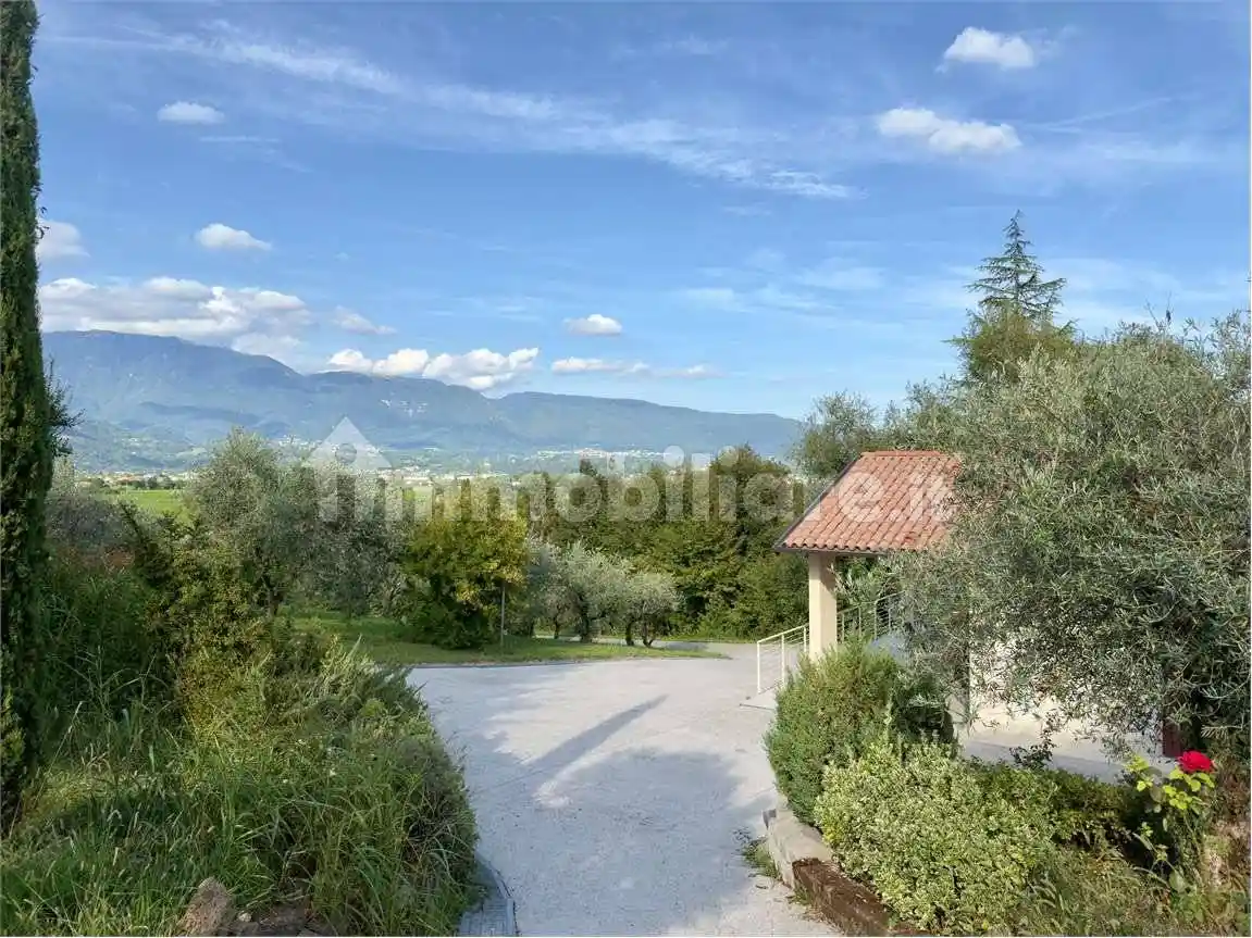 Casa indipendente in vendita a Vittorio Veneto