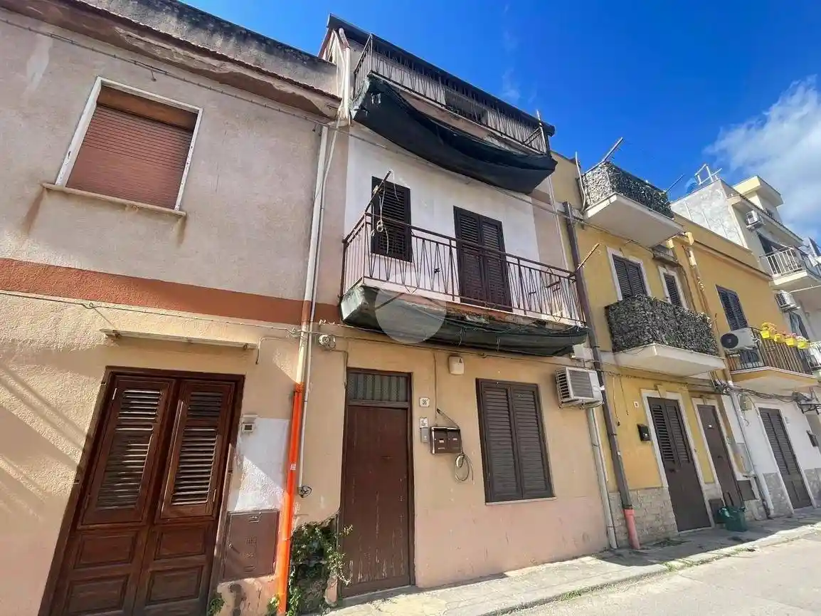 Palazzo - Edificio in vendita a Palermo
