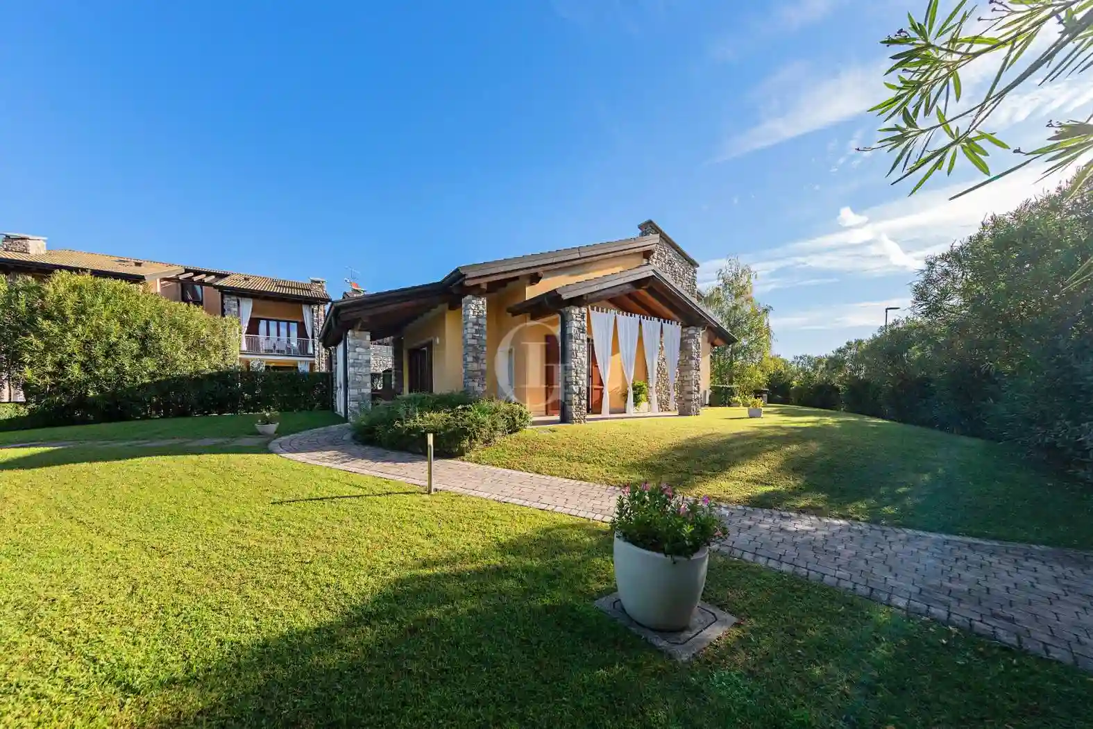 Villa - foto 2