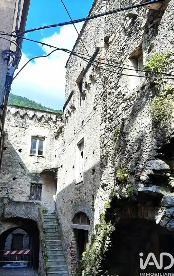 Palazzo - Edificio in vendita a Zuccarello