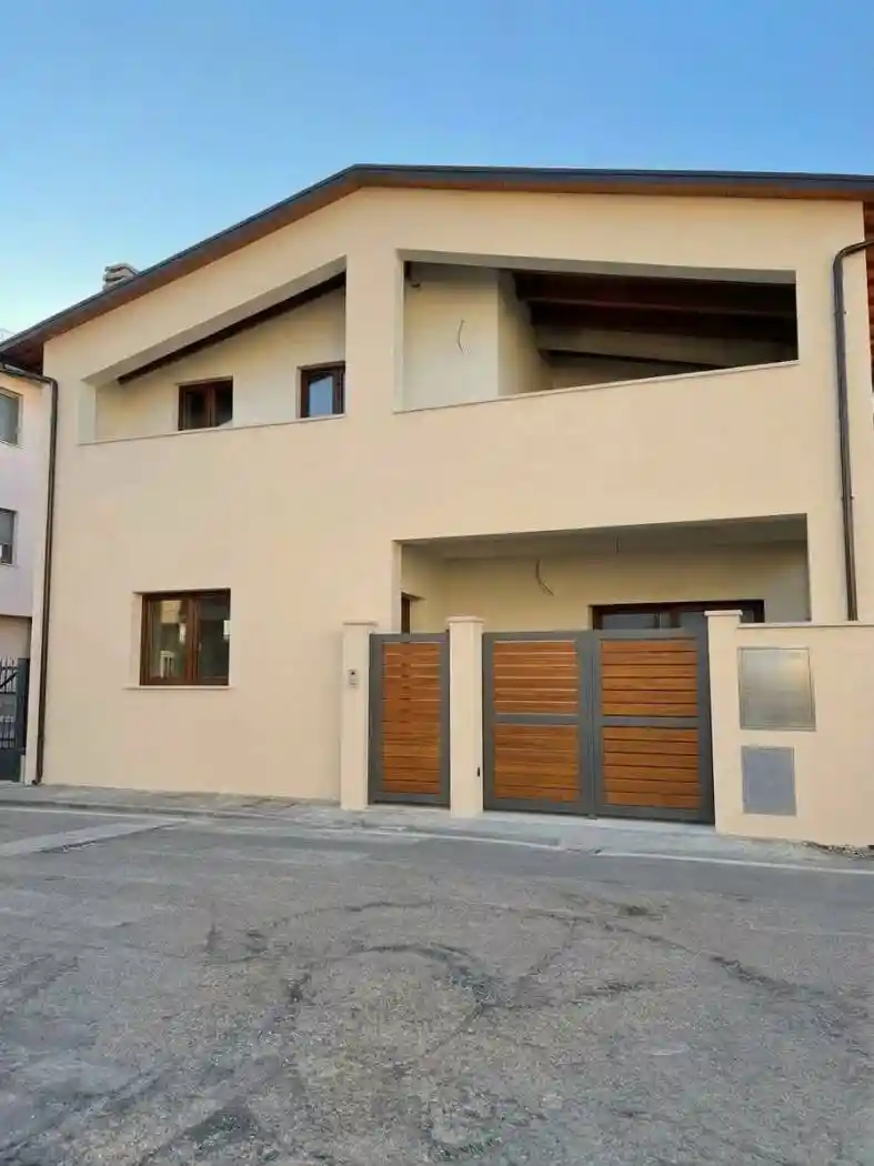 Casa indipendente in vendita a Campi Bisenzio