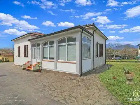 Villa in vendita a Filattiera