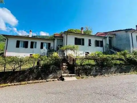 Villa in vendita a Zeri