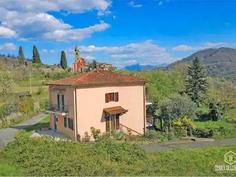 Villa in vendita a Tresana