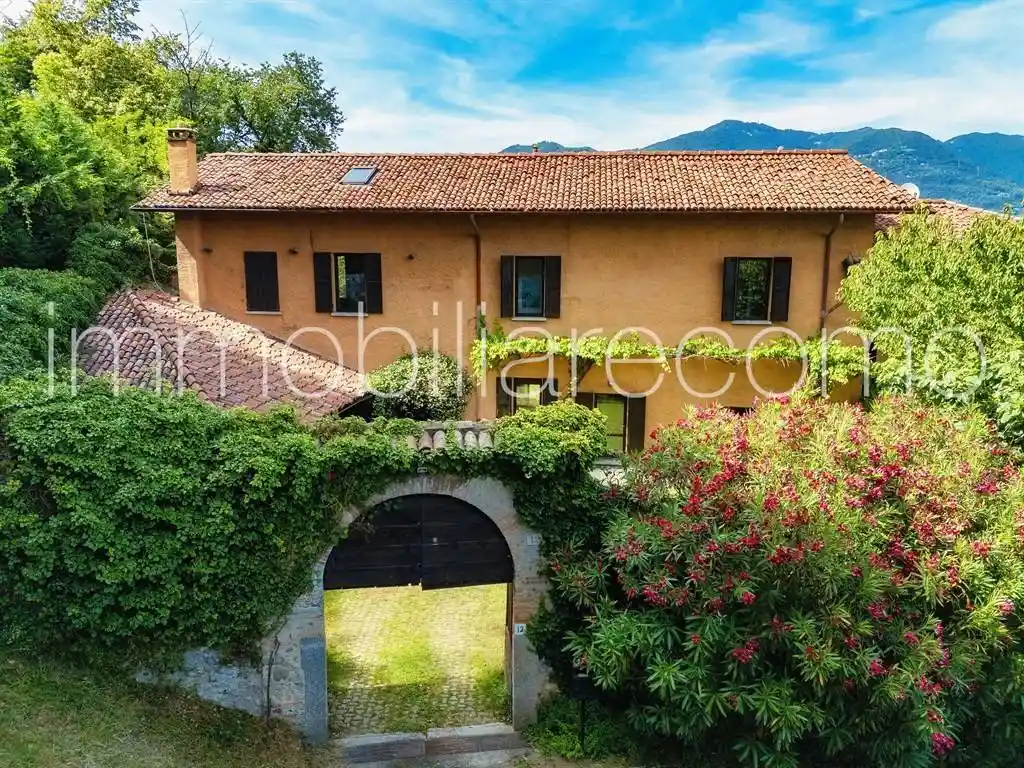 Villa in vendita a Como