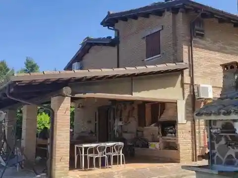 Villa in vendita a Terre Roveresche
