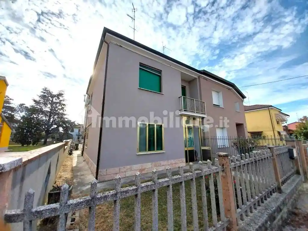 Casa indipendente in vendita a Bondeno