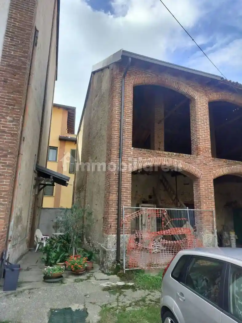 Rustico - Casale in vendita a Bregnano