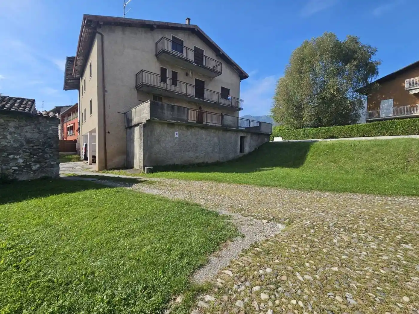 Casa indipendente in vendita a Rovetta