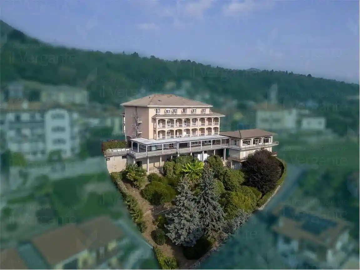 Palazzo - Edificio in vendita a Nebbiuno