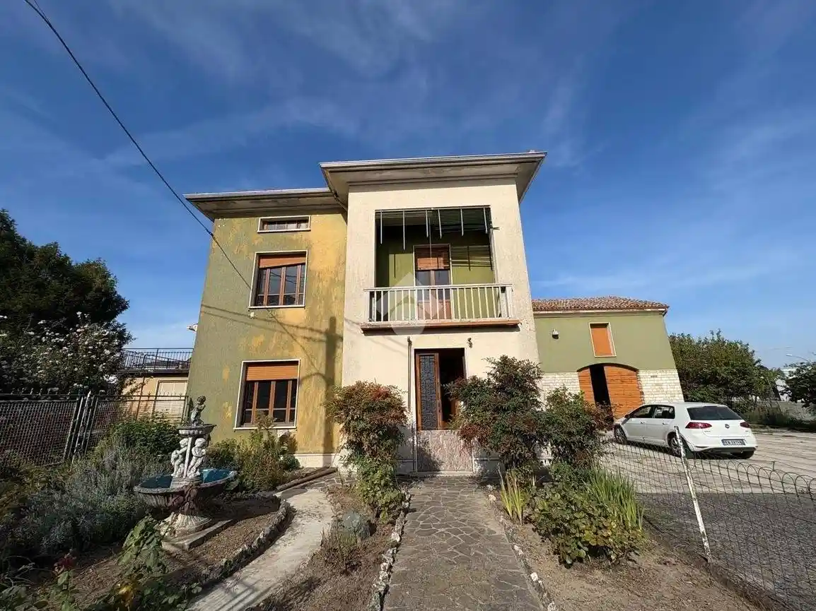 Villa in vendita a Viadana