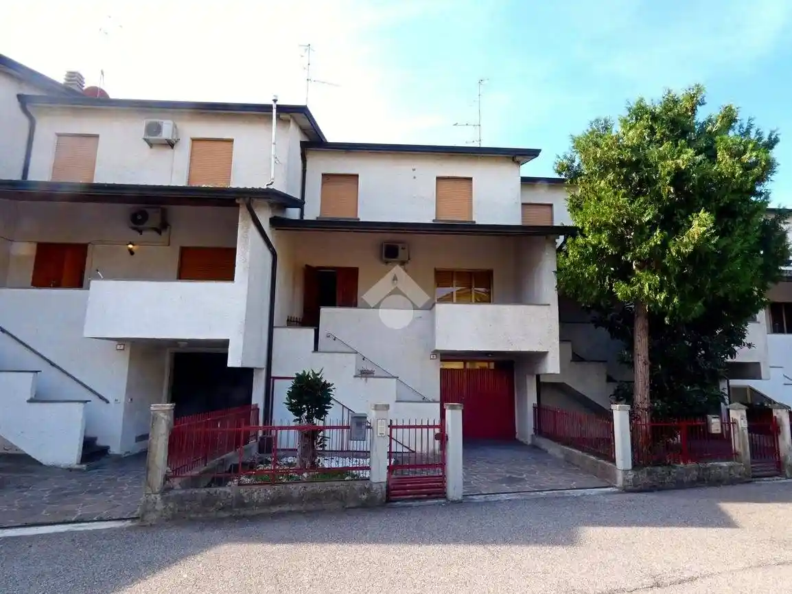 Villetta a schiera in vendita a Cadelbosco di Sopra