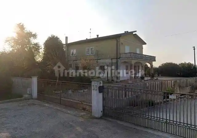 Villa in vendita a Crespino