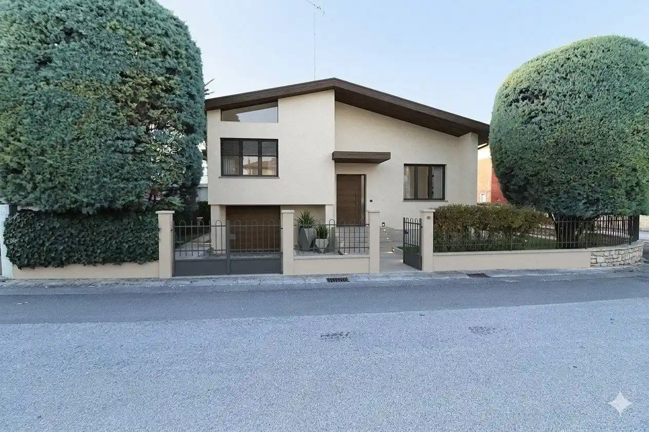 Villa in vendita a Pordenone