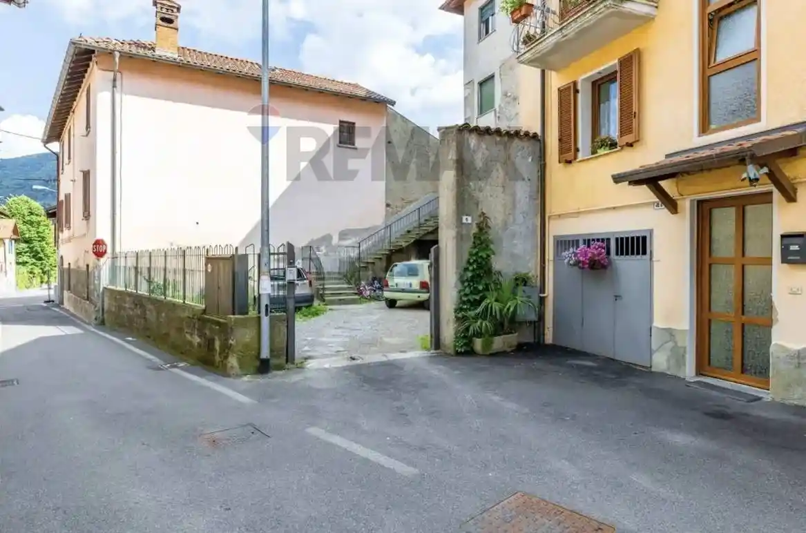 Appartamento in vendita a Marchirolo
