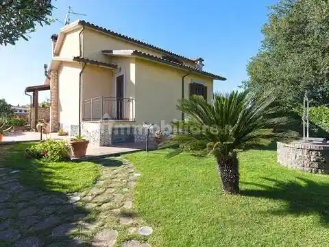 Villa in vendita a Vitorchiano