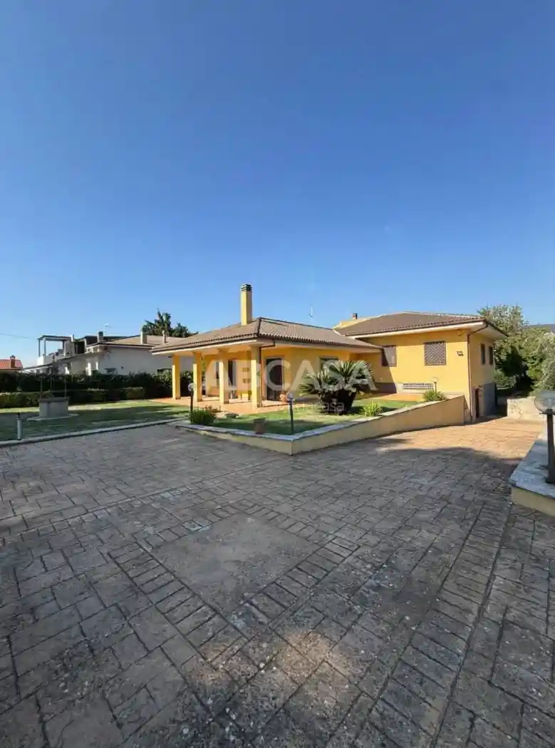 Villa in vendita a Lariano