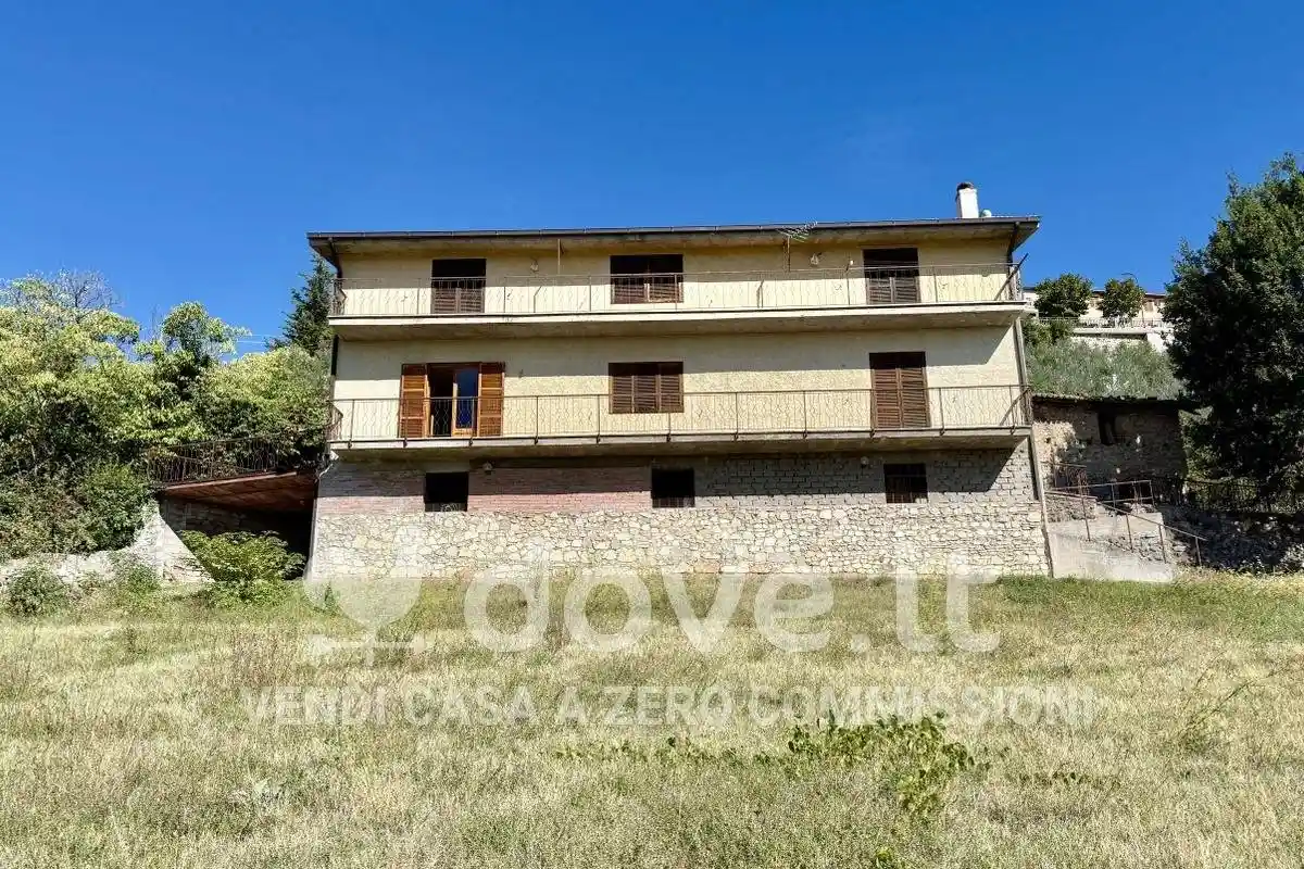 Casa indipendente in vendita a Rivodutri