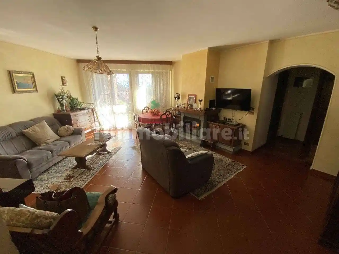 Villa in vendita a Castelnovo Ne' Monti