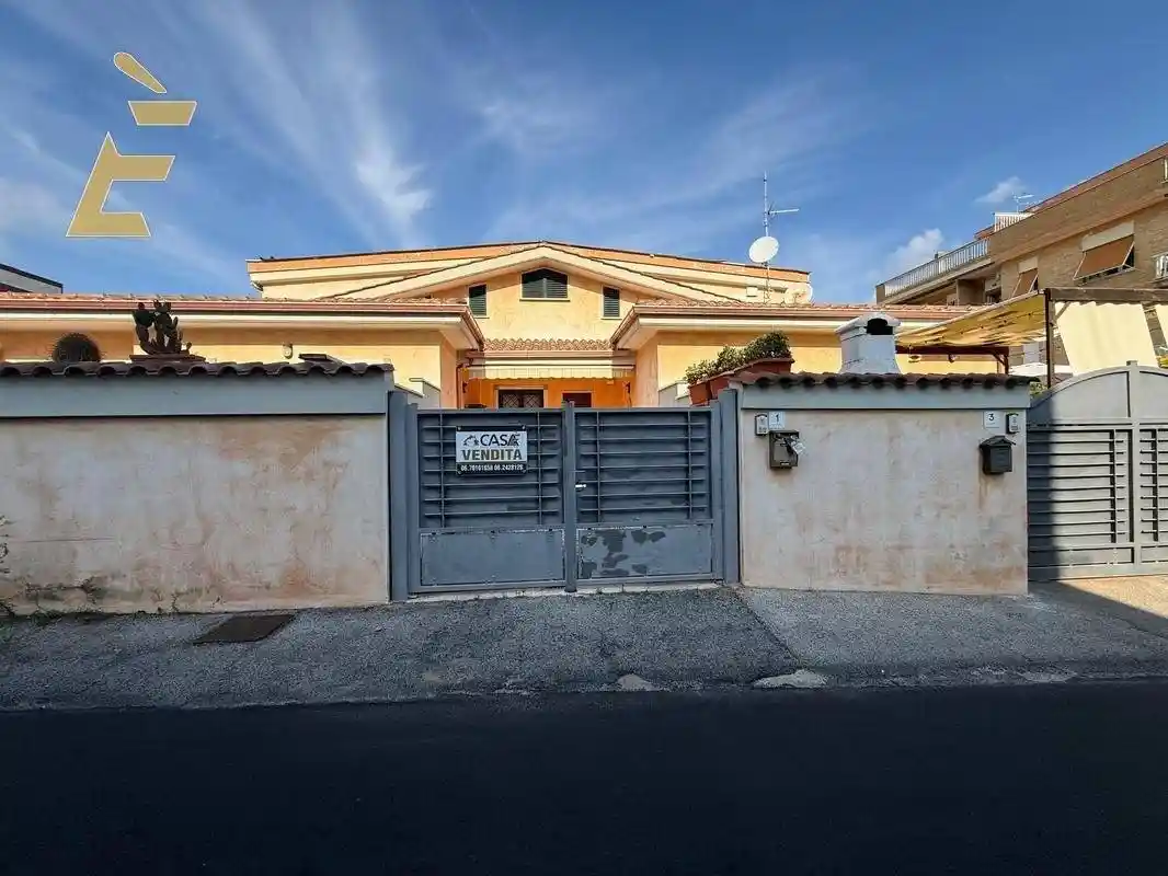 Villetta a schiera in vendita a Pomezia
