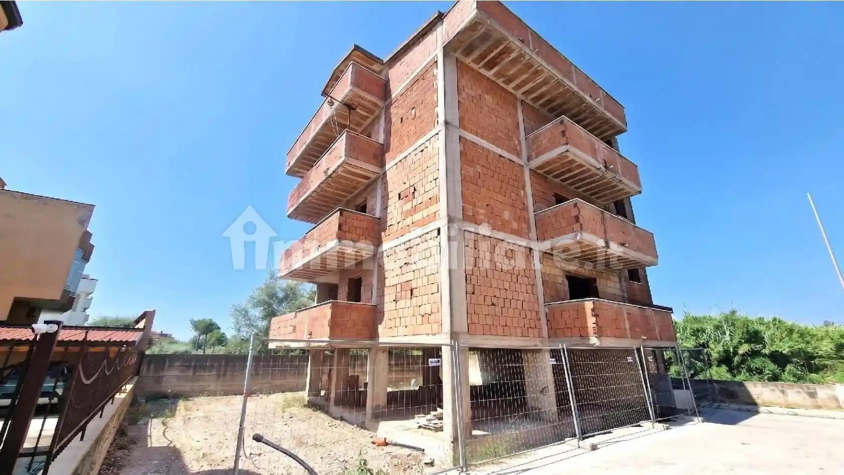 Palazzo - Edificio in vendita a Mondragone