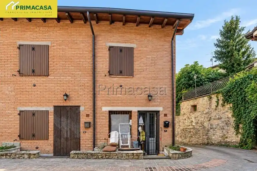 Casa indipendente in vendita a Viano
