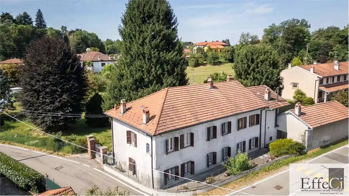 Villa in vendita a Travedona-Monate