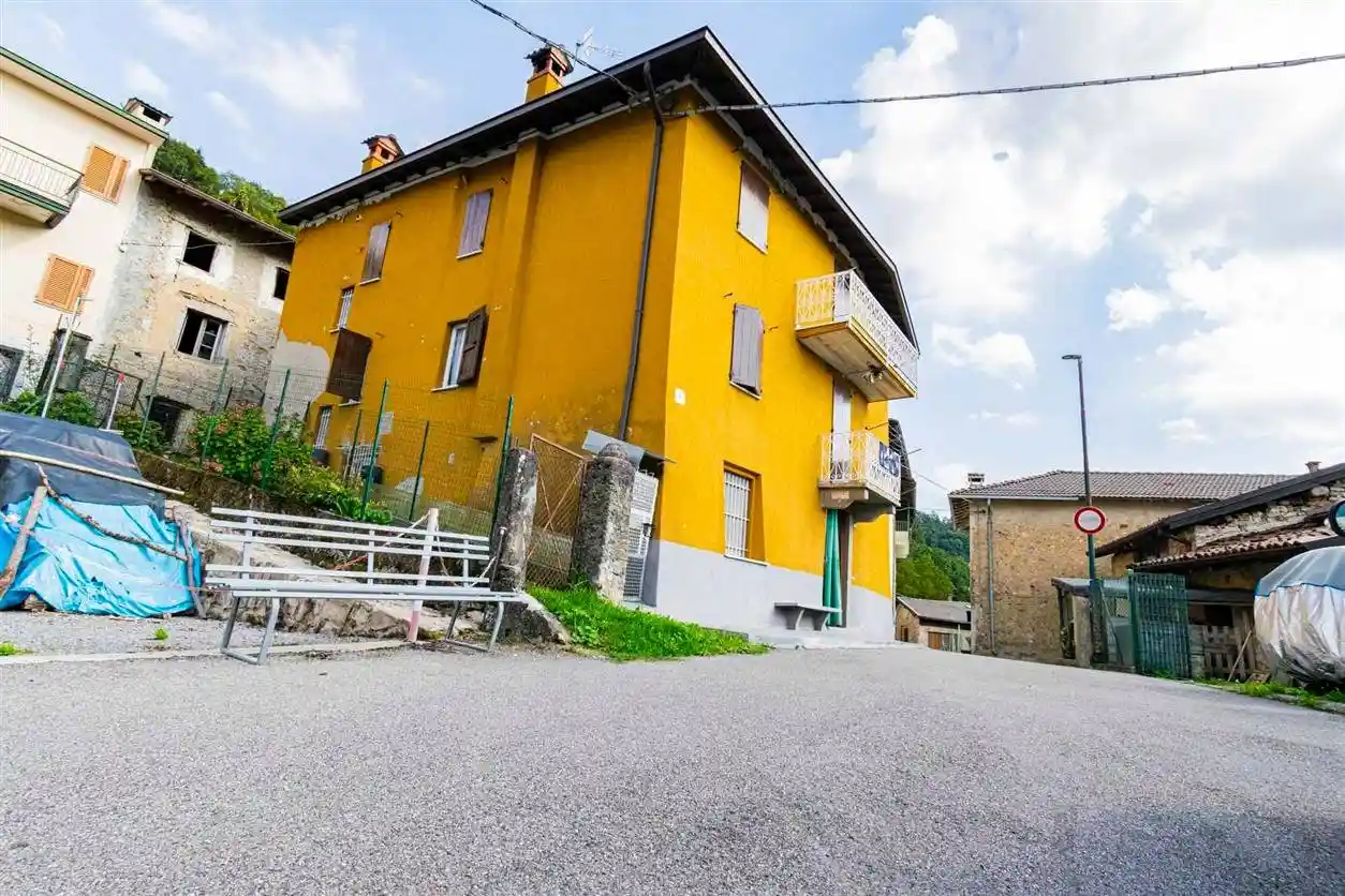Casa indipendente in vendita a Costa Serina