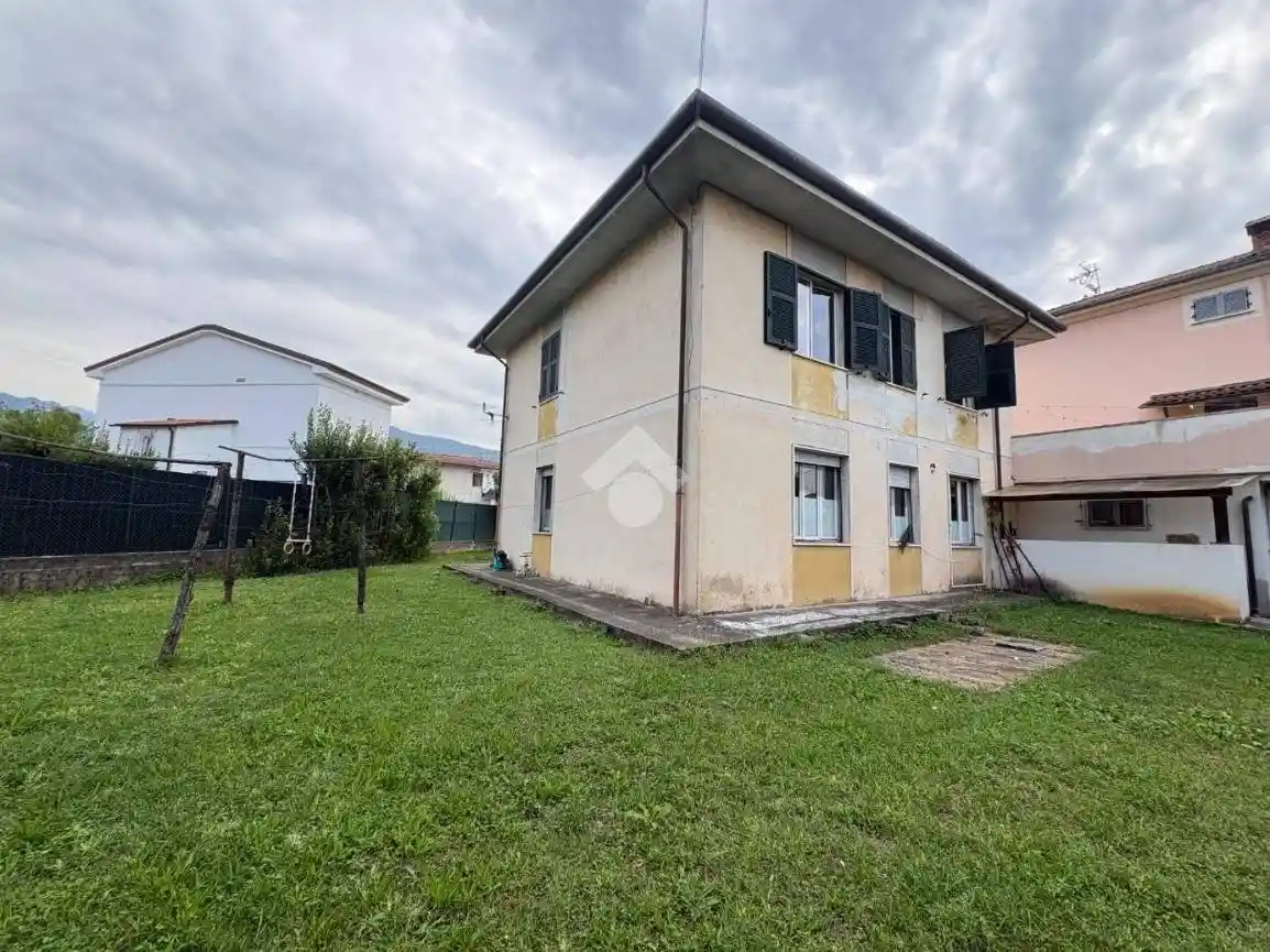 Casa indipendente in vendita a Massa