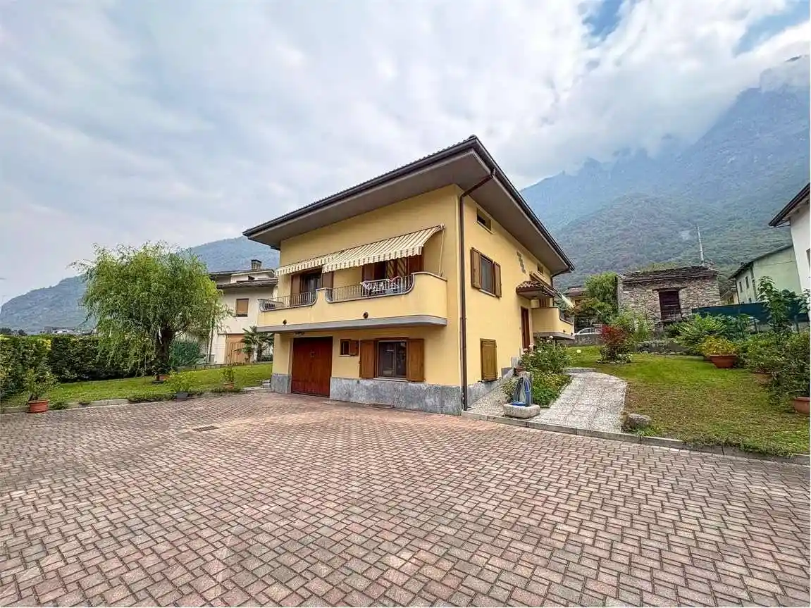 Villa in vendita a Prata Camportaccio