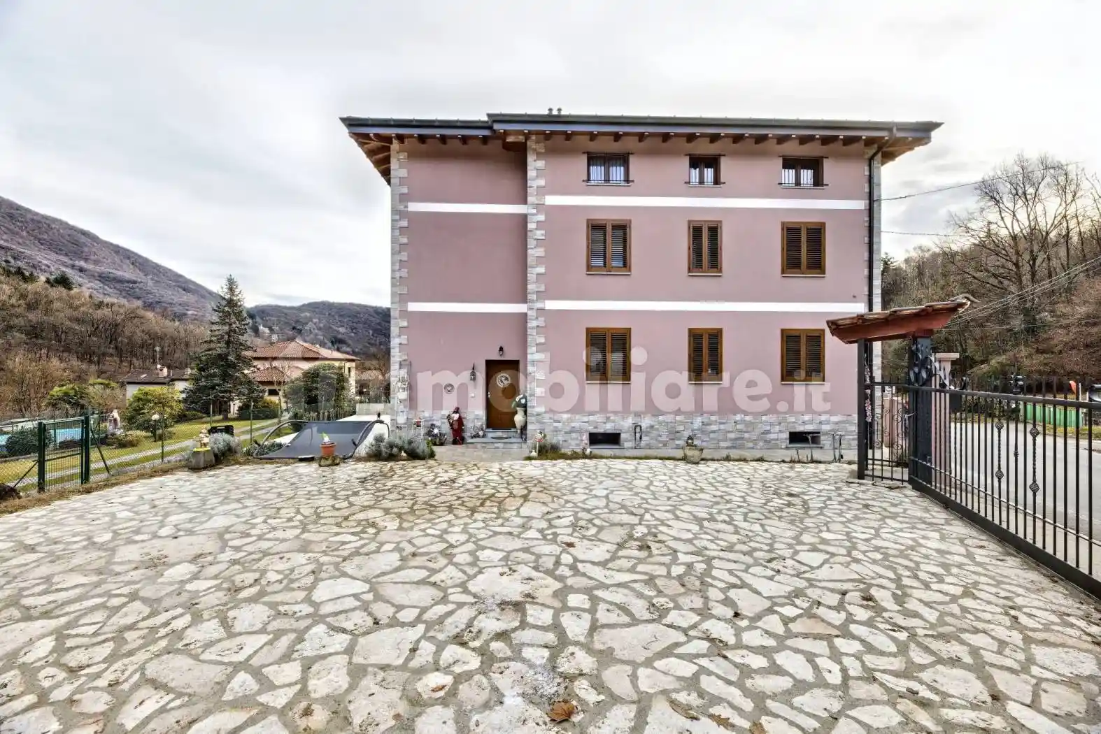 Casa indipendente in vendita a Dumenza