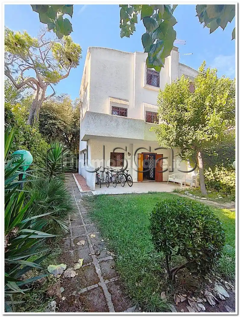 Villa in vendita a Fiumicino