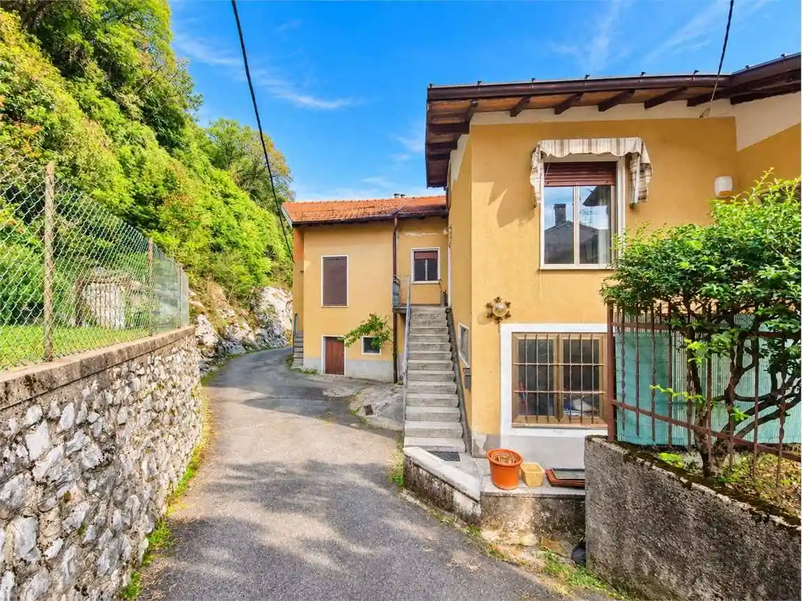 Casa indipendente in vendita a Caravate