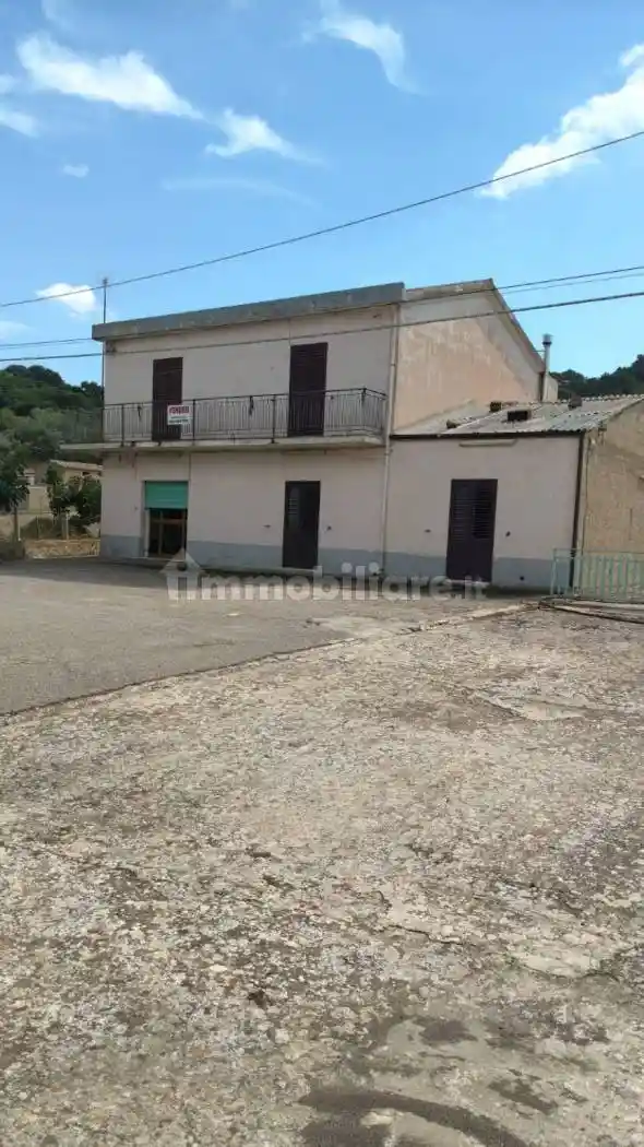 Palazzo - Edificio in vendita a Nissoria