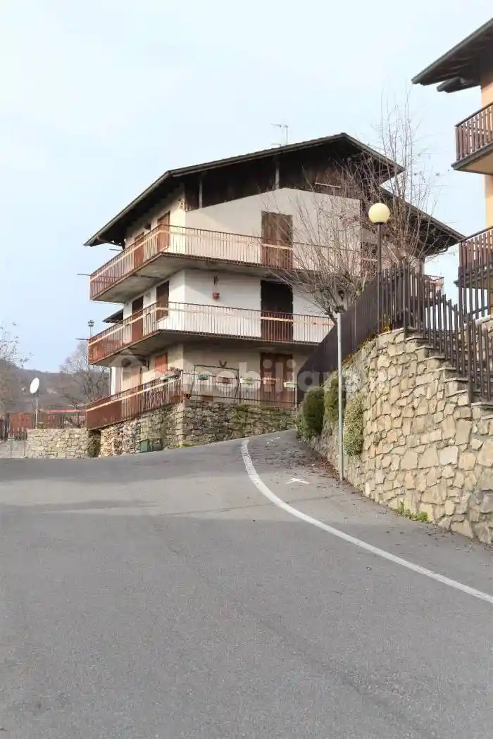 Casa indipendente in vendita a Selvino