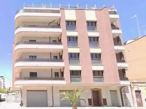 Palazzo - Edificio in affitto a Foggia
