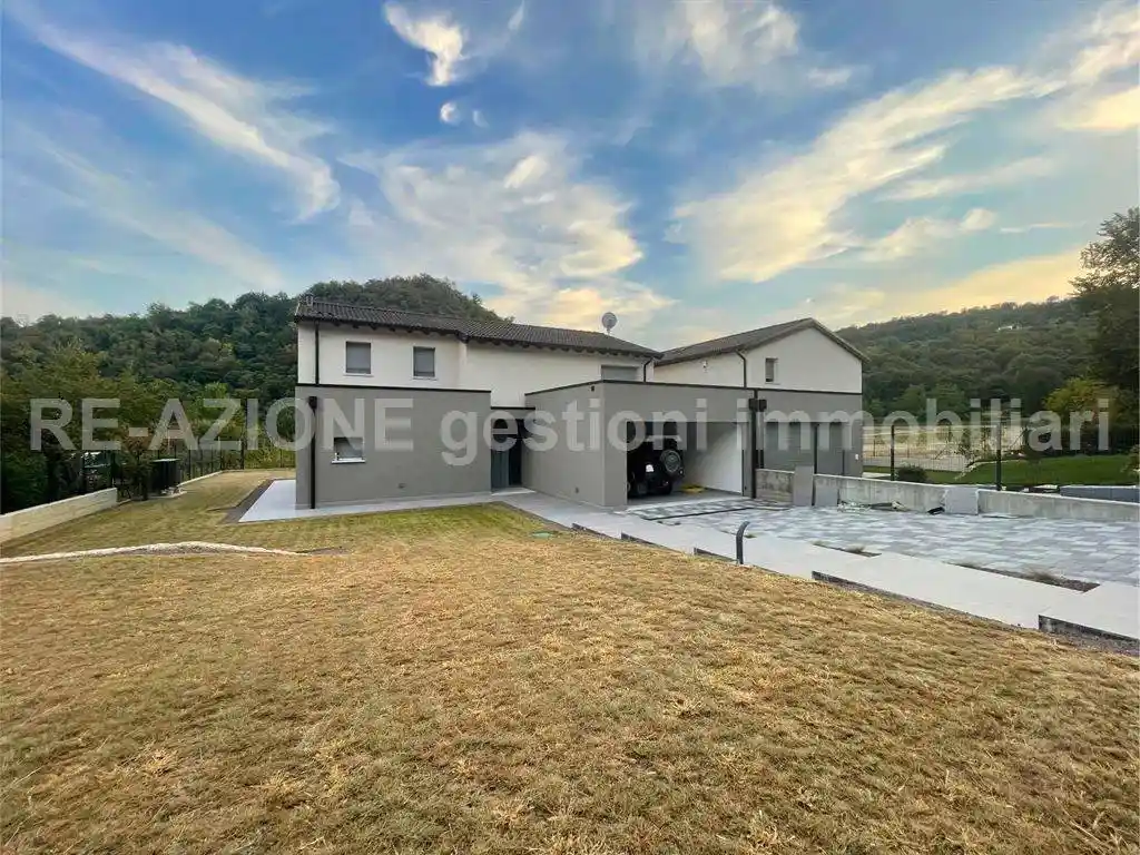 Villa in affitto a Costabissara
