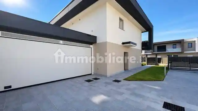 Villa in vendita a Azzano San Paolo