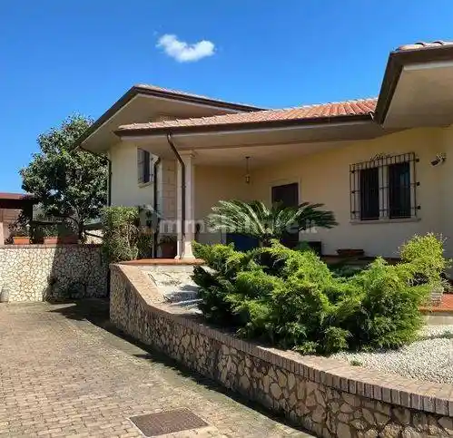 Villa in vendita a Lattarico