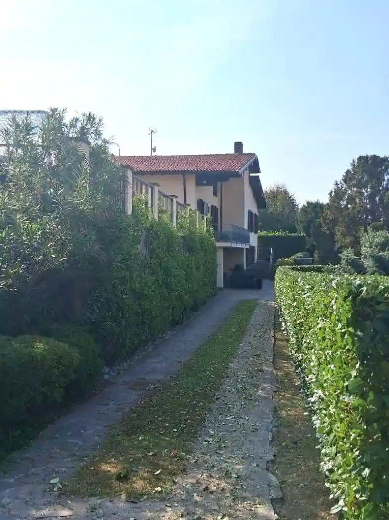 Villa in vendita a Erba