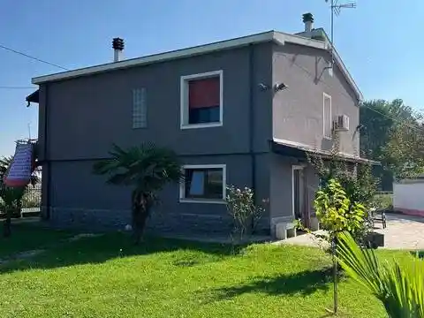 Villa in vendita a San Cipriano Po