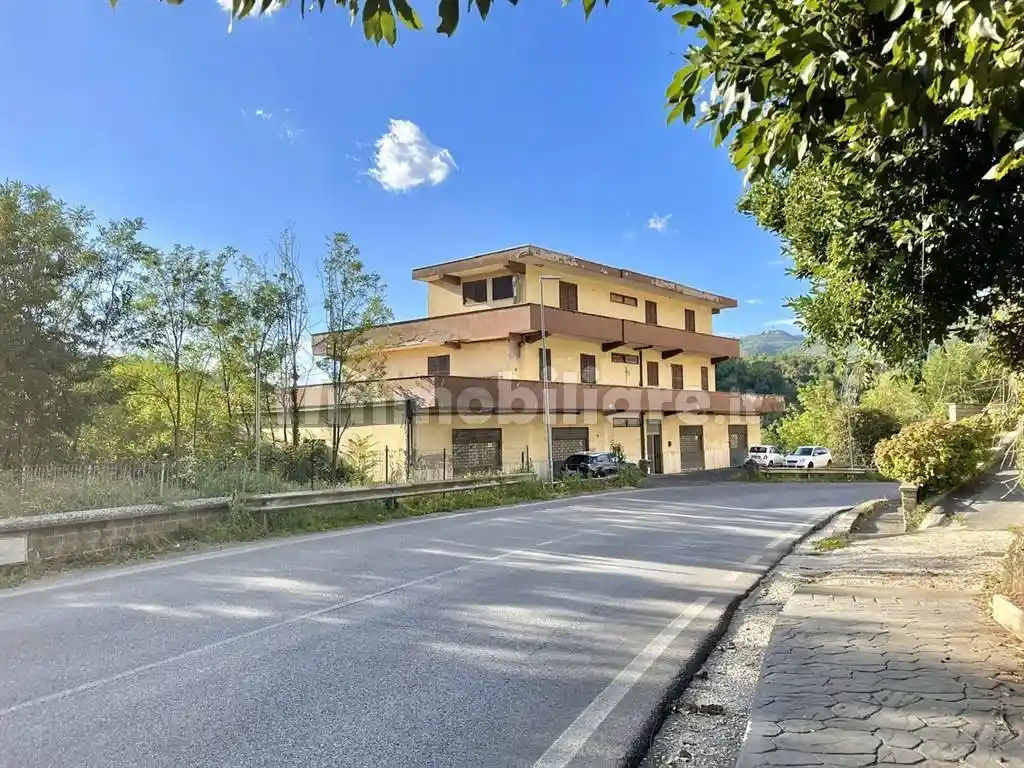 Palazzo - Edificio in vendita a Cave