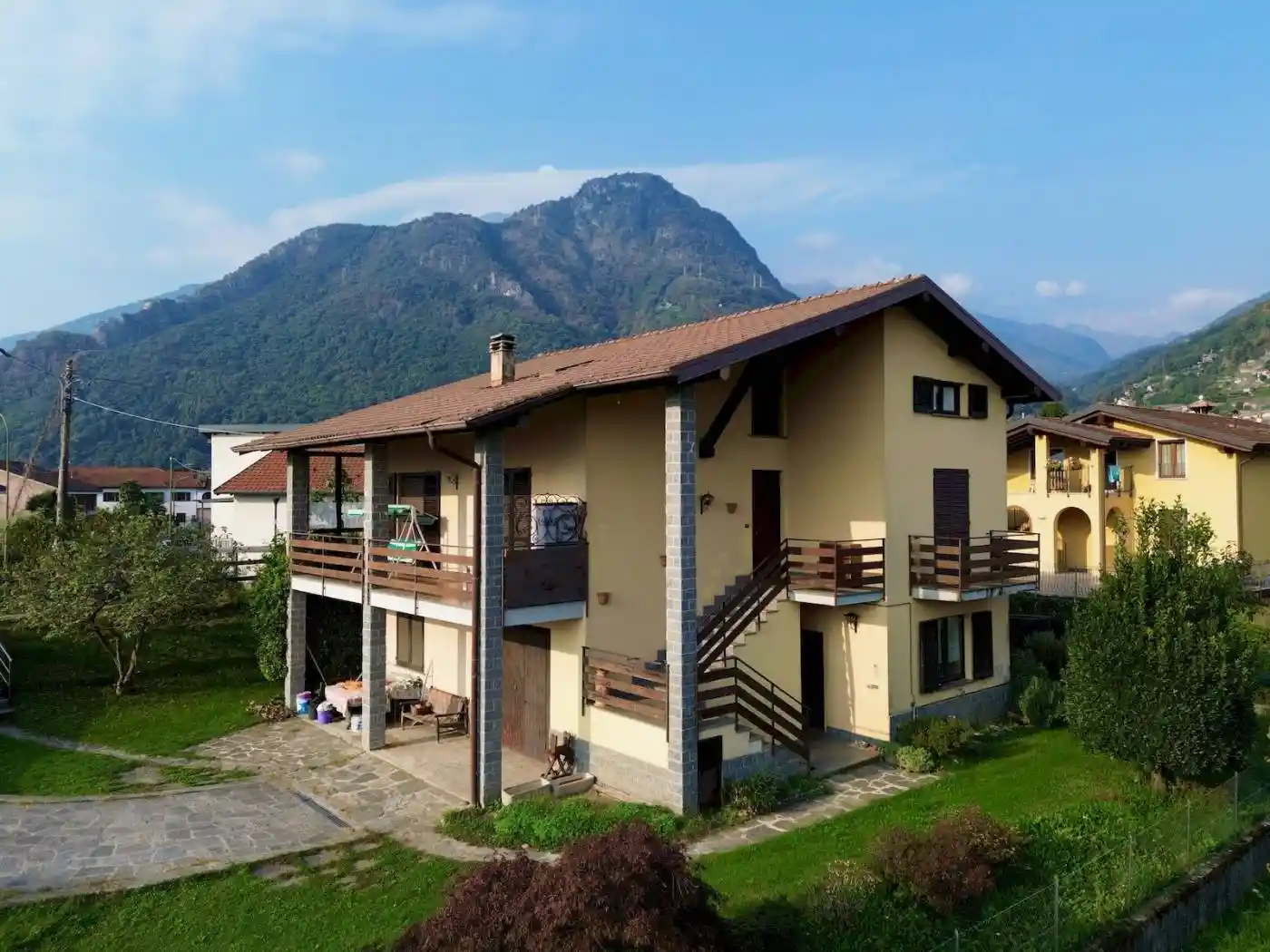 Villa in vendita a Dongo