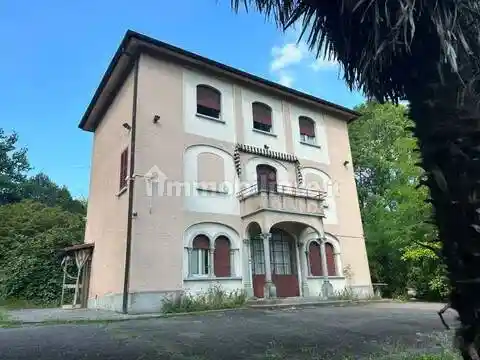 Villa in vendita a Cadegliano-Viconago