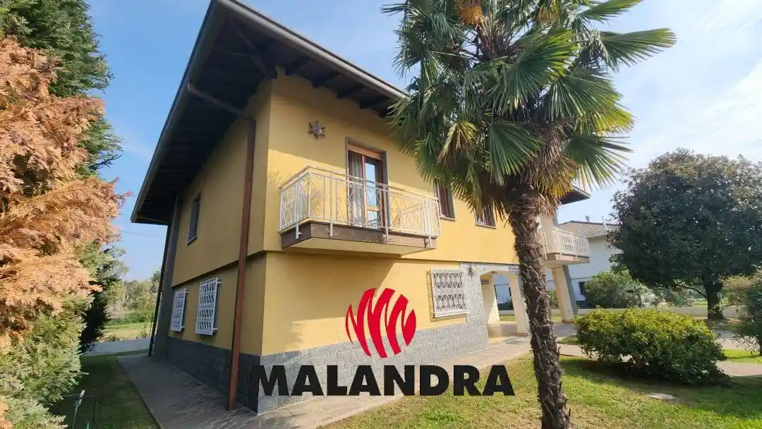 Villa in vendita a Oleggio