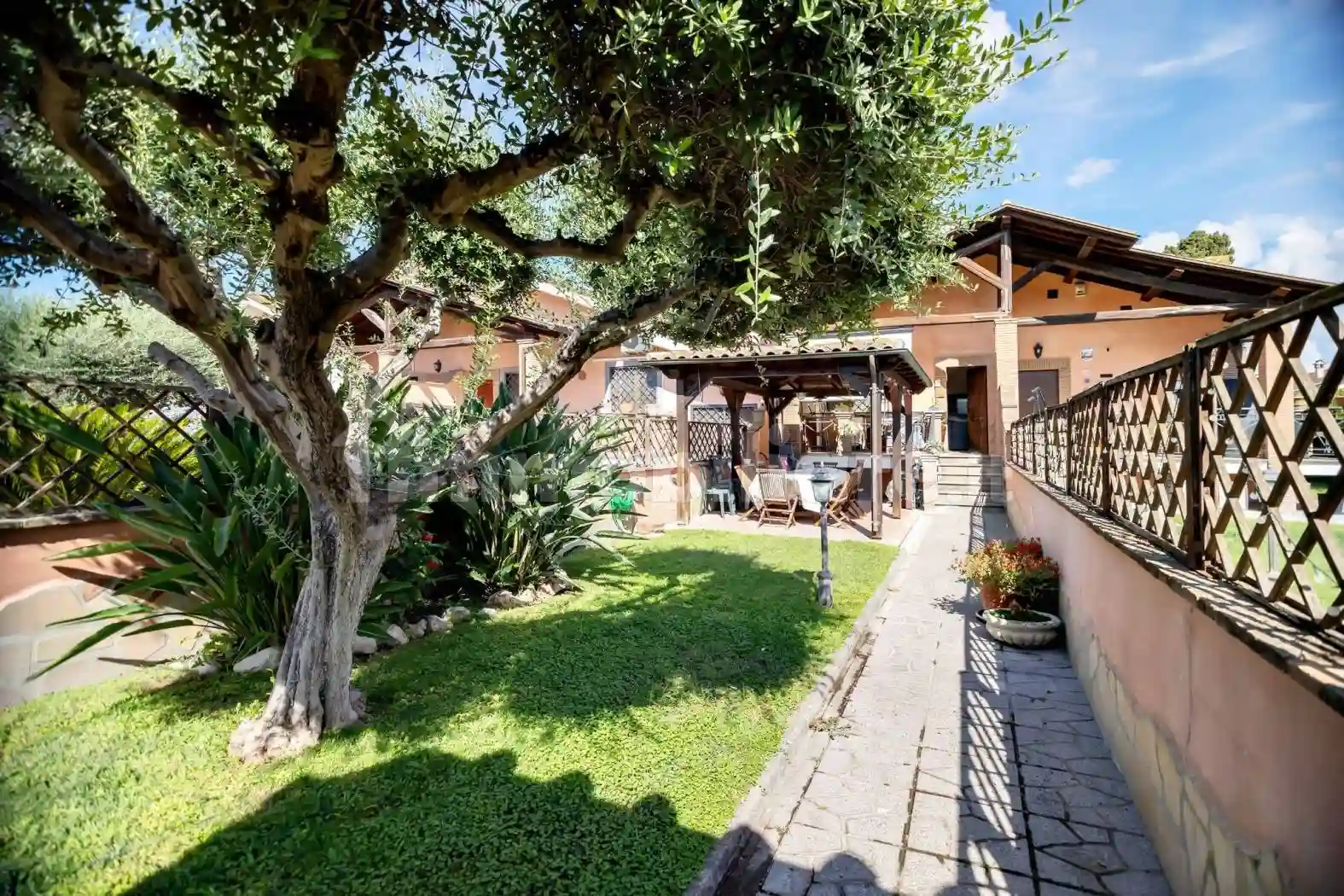 Villa - foto 2