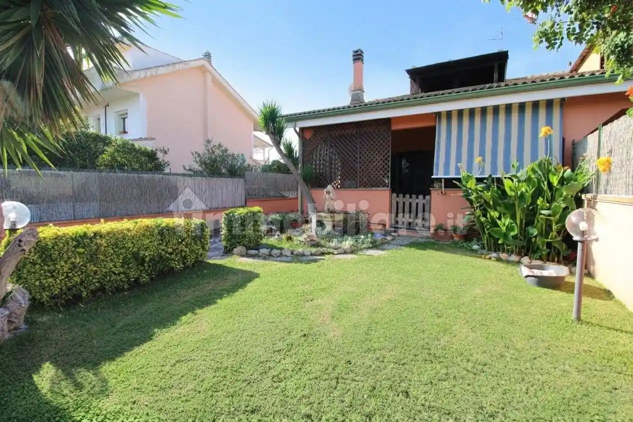Villa in vendita a Ardea